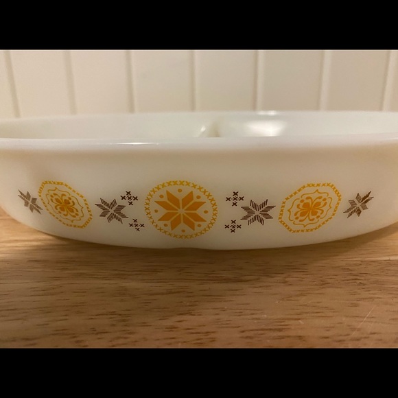 Pyrex, Town and Country, oval divided Casserole Dish, 1 1/2 Qt. - Picture 3 of 6